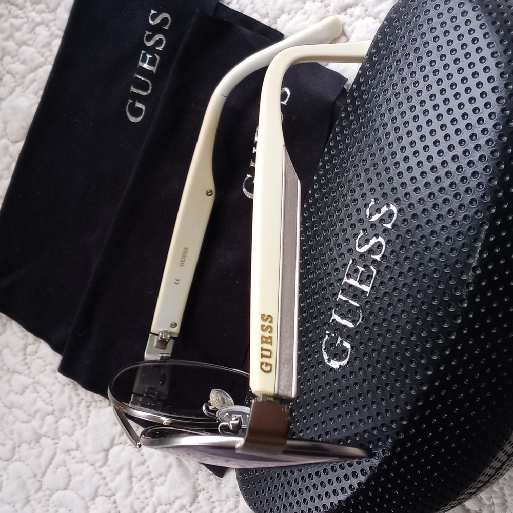 GUESS RX GLASSES AND CASE - Picture 6 of 10